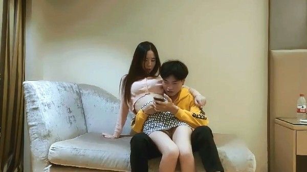 【文轩探花&追梦人】，2021.5.2，太子团队推新人，新人小伙上场，清秀文静小姐姐，身姿曼妙美乳翘臀