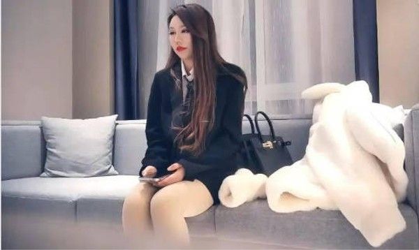 【AI增强】20210113_[原版]七天探花_深夜场黑衣短发妹，樱桃小嘴卖力口交，激情啪啪抱起来干
