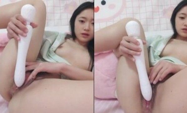 顶点--清纯校园女神，家中下海：当一个女孩拿着肉棒自慰快要高潮的时候，妈妈突然推门进来，你什么反应当场社死呀！！！
