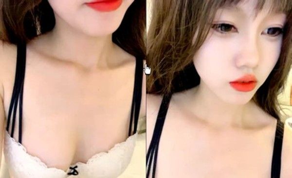女神 ！女神 ！大波浪黄发美少女  身材一流白嫩美乳 带上黑框眼镜  脱光光诱惑  扭腰摆弄姿势