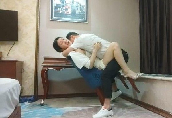 温婉良家小少妇  29岁挺漂亮 调情撩骚 即刻推倒狂草一番