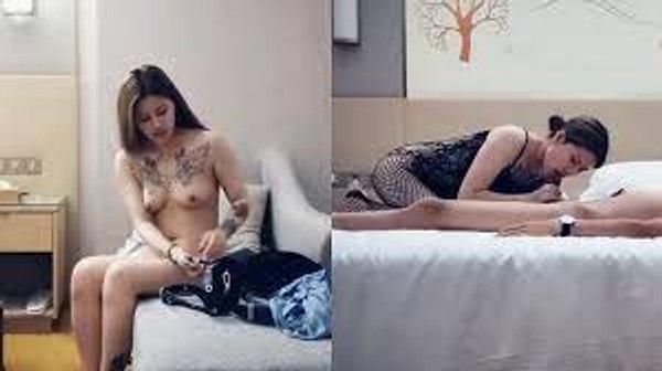 黑裙胸前纹身妹子，性感连体网袜舔弄69口交骑乘猛操，呻吟娇喘非常诱人