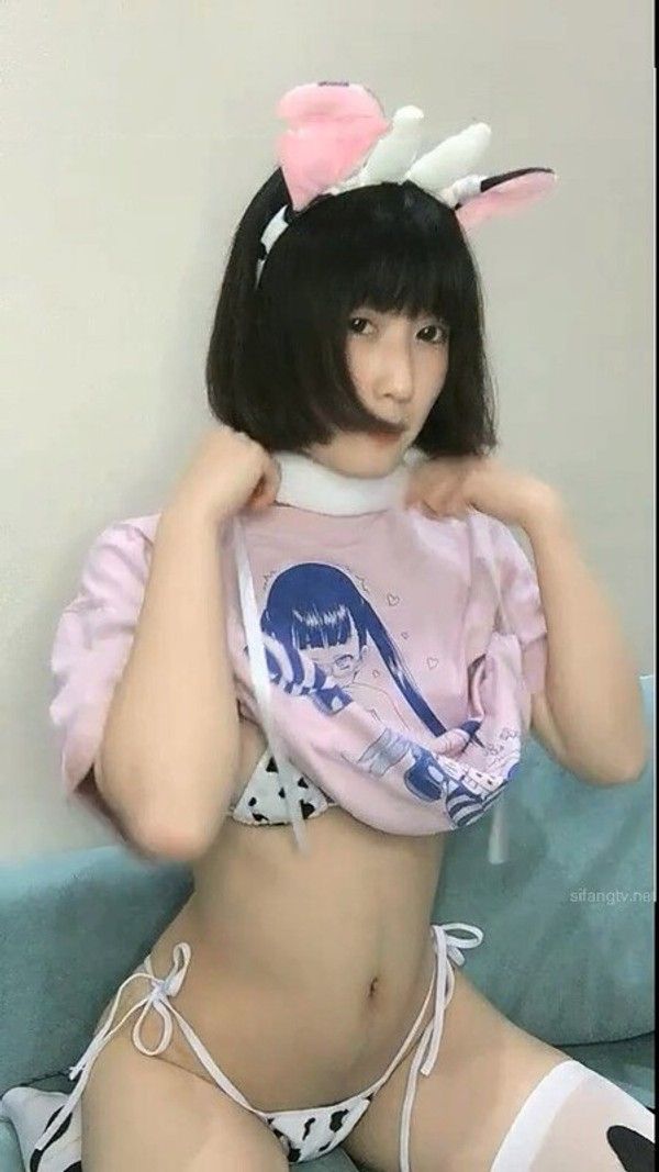 郑州萌娃：看菊花吗，我菊花那里有好多毛毛，整个身子都好多毛，哥哥舔一舔，舔我阴蒂是最舒服的，哥哥是个LSP嘻嘻~~乖乖甜甜，唯美风自慰！