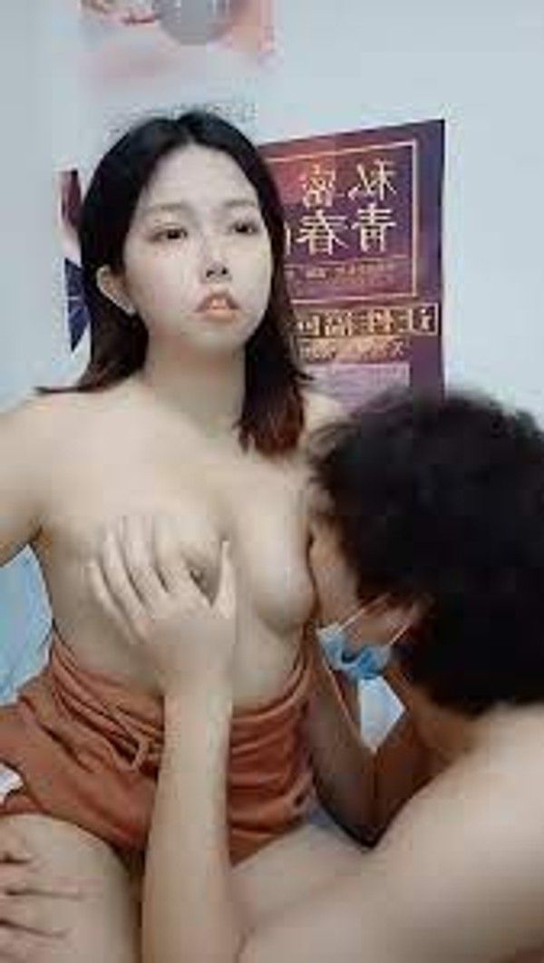想做你的小臭宝全程露脸清纯大奶子大屁股，给小哥口交大鸡巴，吃奶舔逼玩弄抠穴，各种抽插大屁股草着真得劲