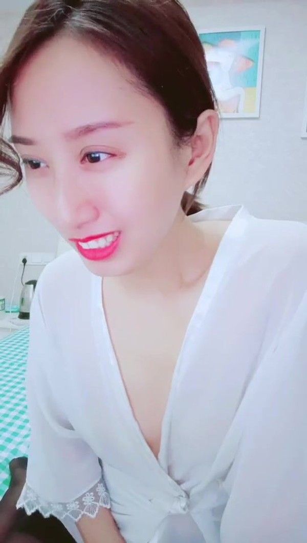 无毛良家深夜勾搭大哥激情啪啪